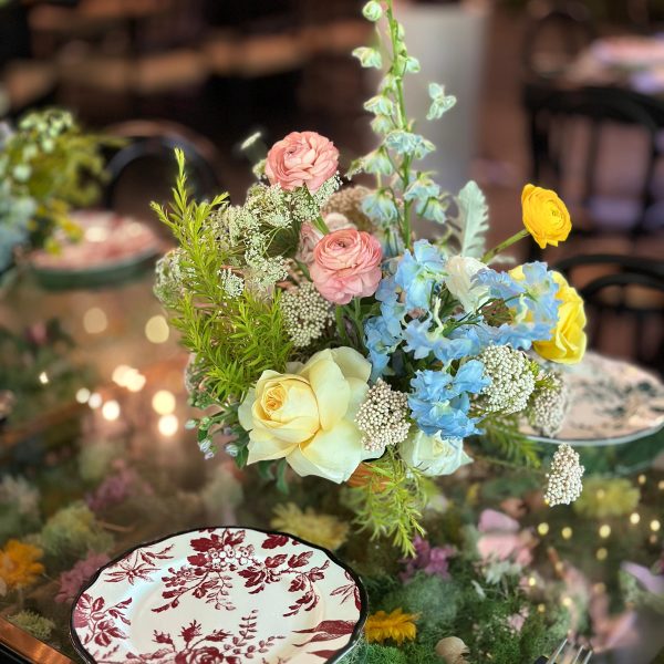 Vibrant Table Centerpieces for Your Wedding-01