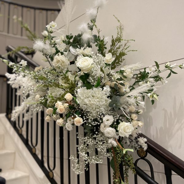 elegant-decor-for-a-white-wedding-06